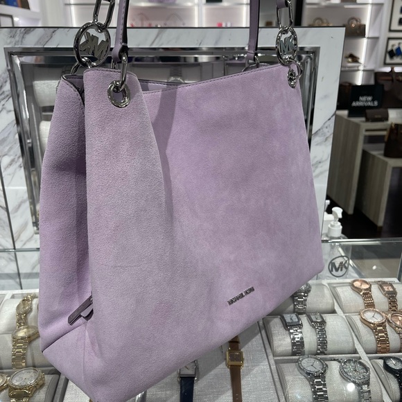MICHAEL KORS Christina Large Suede Triple Gusset Shoulder Tote Bag
Lt Quartz
NWT - Picture 12 of 16